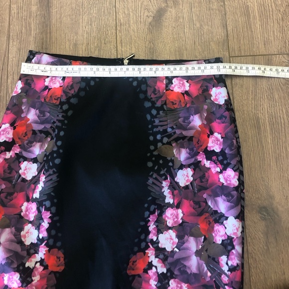 GUESS LOS ANGELES FLORAL PRINT-KNEE LENGH HIGH WAIST SKIRT - Picture 7 of 7